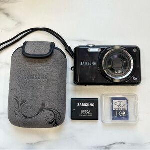 Samsung Black Digital Camera with Accessories